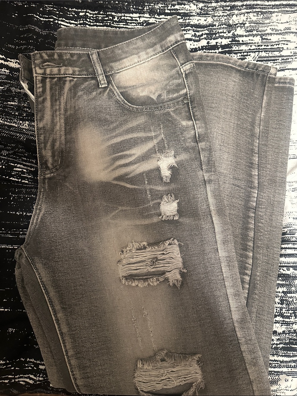 Women’s Distressed Grey Jeans - Classic Fit
